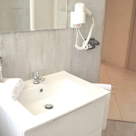 Guest house Tuanis 2*